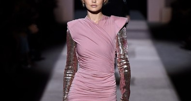 Gigi Hadid és Kendall Jenner extrarövid hajjal léptek a Tom Ford kifutójára!