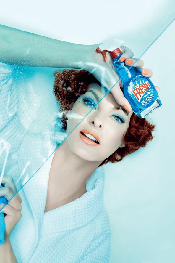 Az év poénja a divatreklámban! Tisztítószeres flakonban a parfüm