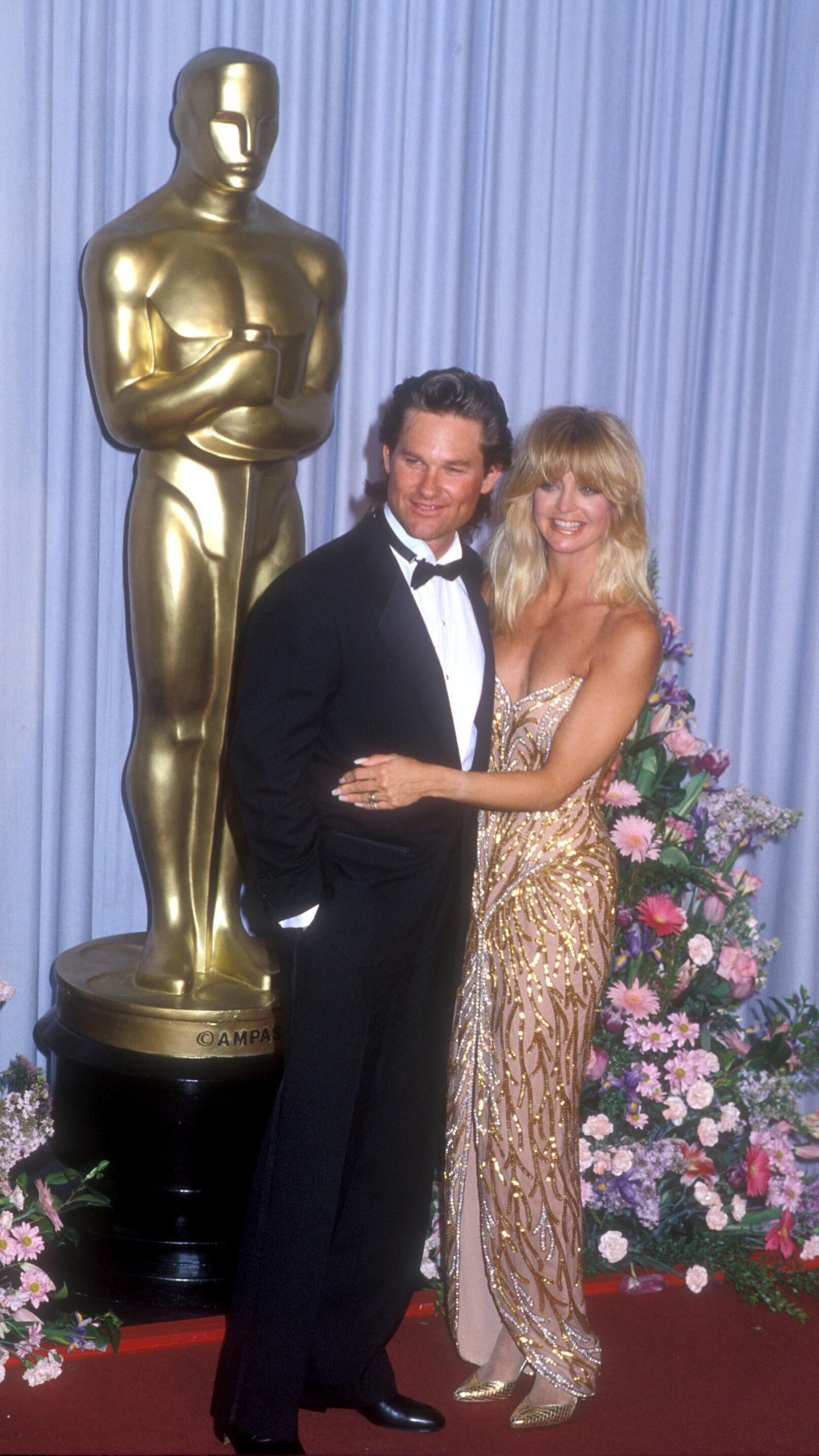 1989-es év, 61. Oscar gála - Goldie Hawn és Kurt Russell 1983-ban találtak egymásra, és bár soha nem házasodtak össze, kapcsolatuk a mai napig sziklaszilárd. Mozaikcsaládot alkotnak, amelyben Goldie gyerekei, Kate és Oliver Hudson is megtalálták az apai támaszt Russell személyében. 