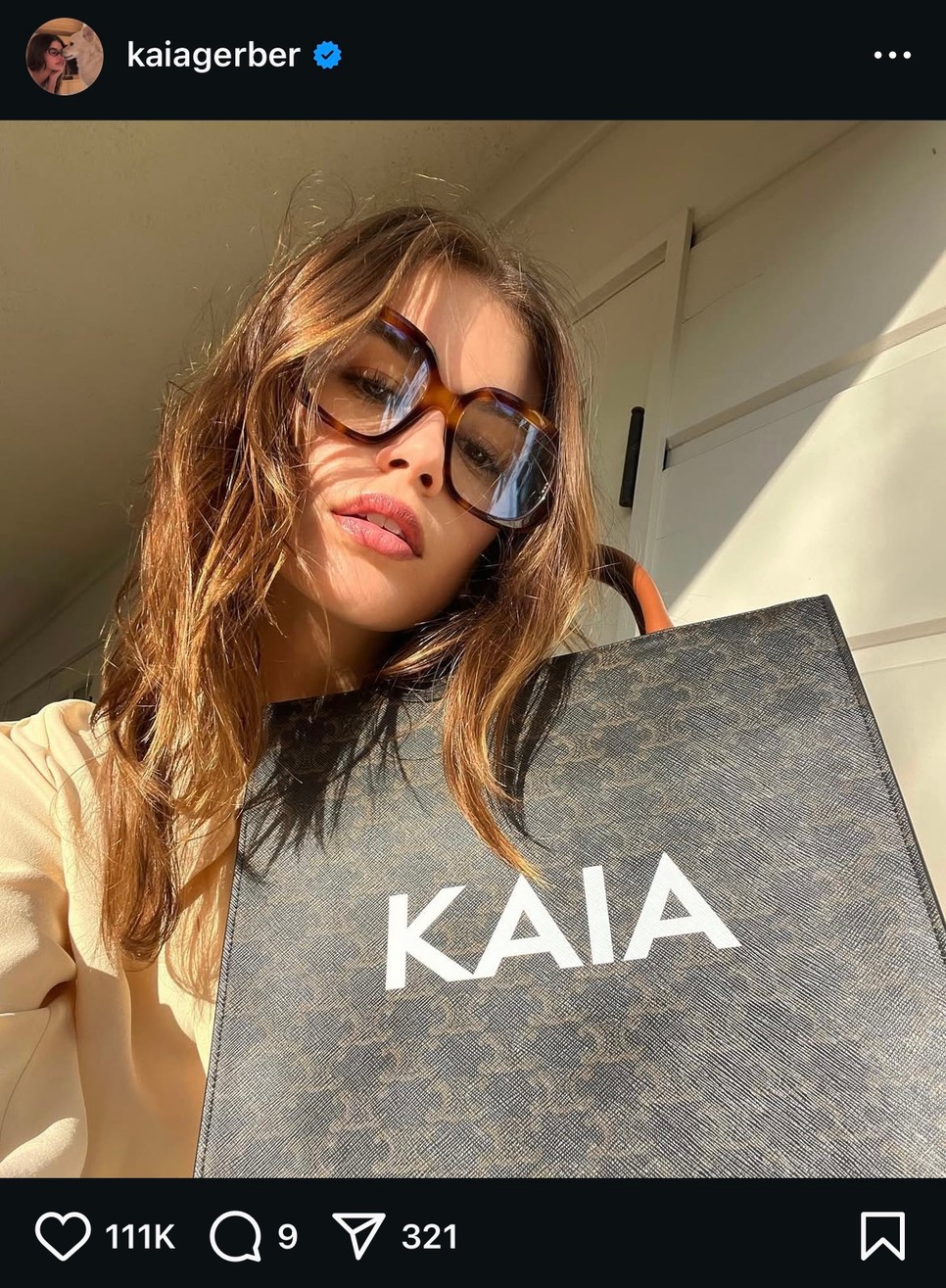 A 2025-ös napszemüveg trendek most nem csak időtállóak, egyedi egyéniségedet is kifejezheted velük