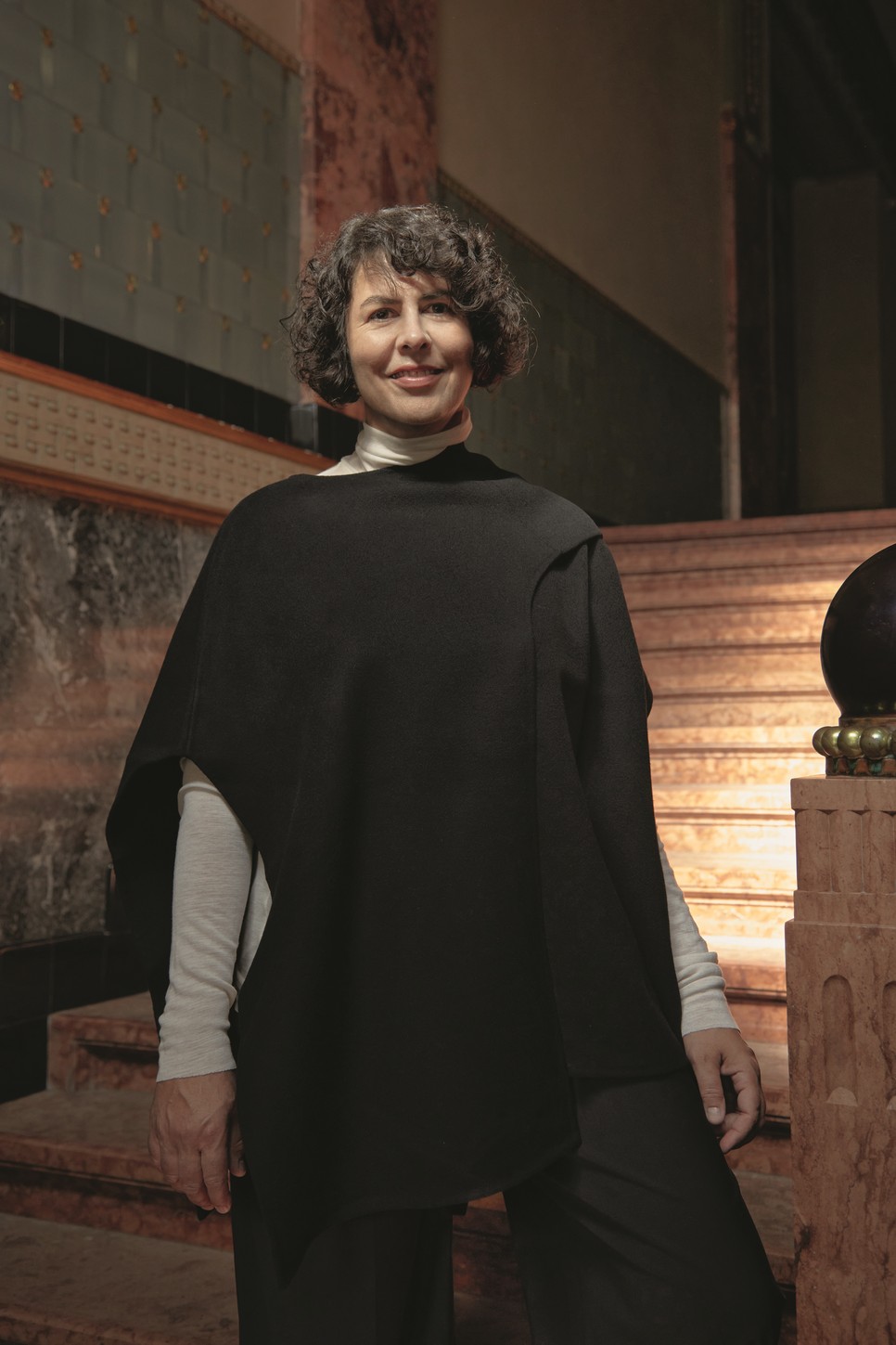 Rajk Judit nagyon jól érzi magát Kecskeméten - Pelerin, garbó és nadrág: COS