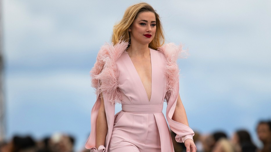 Amber Heard nemsokára kétgyermekes anyuka lesz