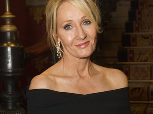 JK Rowling három új Harry Potter könyvet jelentett be!
