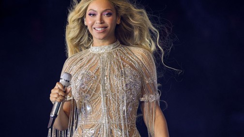 Nagyobb a fülbevalója, mint a bugyija! Beyoncét még sosem láttuk ilyen kevés ruhában