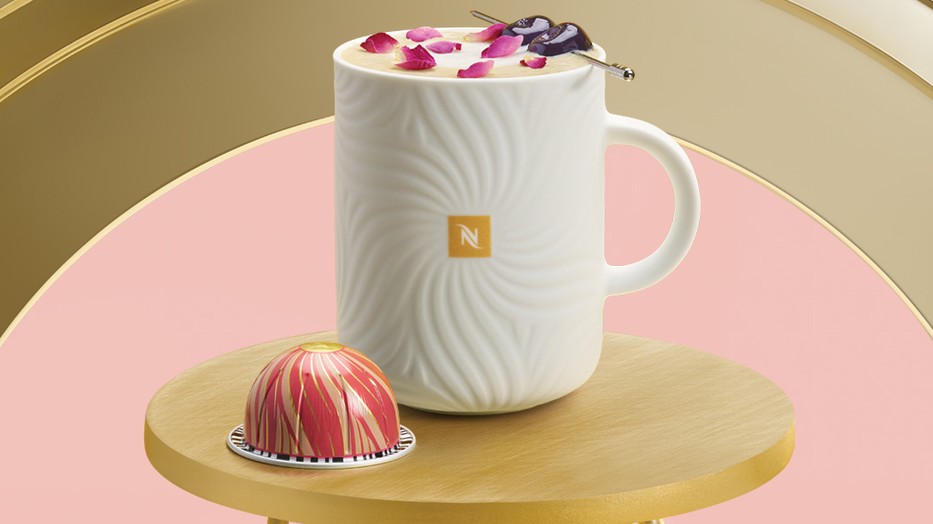 A Nespresso Sweet Almond and Hibiscus kávé virágos, elegáns ízvilága minden adventi pillanatot különlegessé tesz
