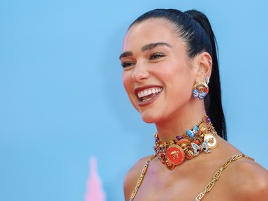 Vadító és csodás: Dua Lipa áttetsző Gucci melltartóban ünnepelte születésnapját