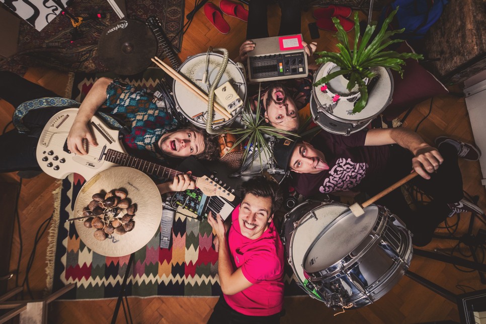 Dalpremier: A Mörk új slágere belső konfliktusok feldolgozására koncentrál