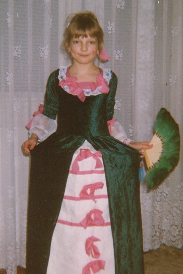 Egy jelmezbálra franciás toalettel készült.