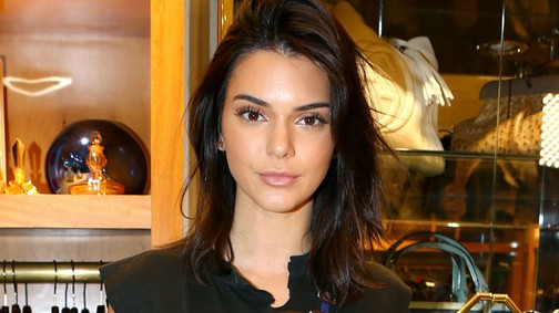 Az Instagram gyászol: letörölte magát a királynő