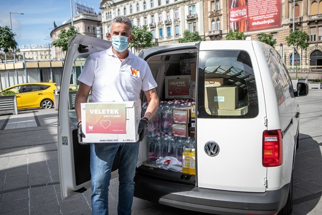 3000 segélycsomagot kapnak a Westendtől a frontvonalban dolgozók