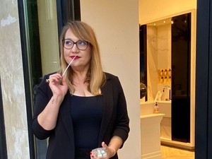 Így viseld a feketét élénk színekkel párosítva!