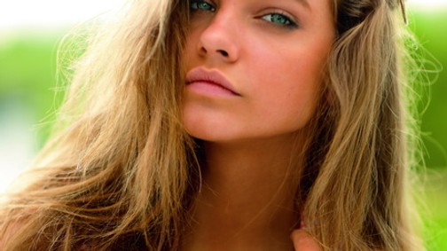 Calzedonia fürdőruha-katalógus Palvin Barbarával