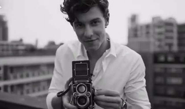 Shawn Mendes az Armani Watch reklámában