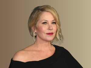 Hónapokig kórházban kezelték, Christina Applegate most otthonából jelentkezett be közösségi oldalán