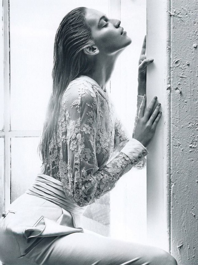 Axente Vanessa épp egy kicsit megmutatja