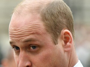 Vilmos herceggel megtörtént az, ami már veled is: elaludt a templomban!