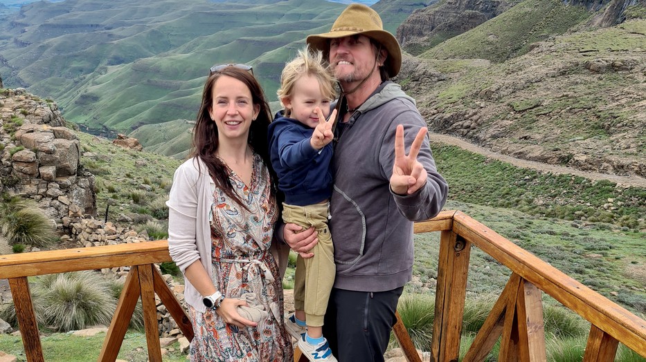 Hátizsákkal és babahordozóval a föld körül - ismerd meg a világjáró családot!