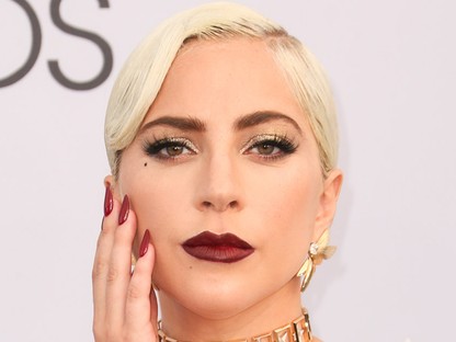 Menyasszonynak is beillett volna Lady Gaga ebben drámai, álomszép szettben