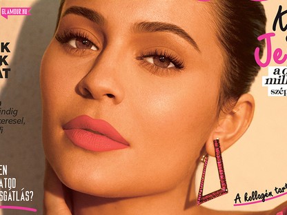 Jöhet a karácsony: Megjelent a decemberi szám Kylie Jennerrel a címlapon!