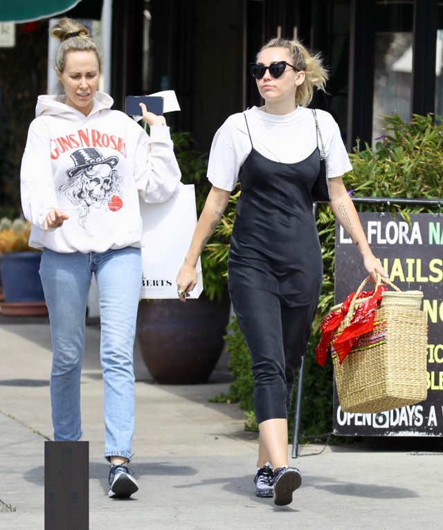 Miley Cyrus Tish Cyrus