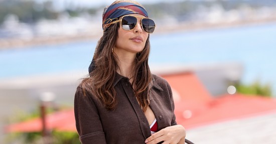 Emily Ratajkowski falatnyi fürdőruhája nem sokat bíz a képzeletre, Olaszországban mutatta meg tökéletes alakját a 34 éves modell