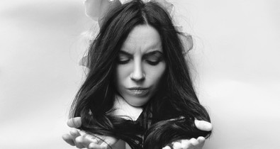 Csukott szemmel kotorászva a semmiben: Mit tehet az ember, ha válaszok nélkül marad egy szakítás után?