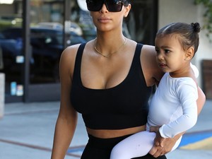 Eddig tartott Kim Kardashian szőkesége