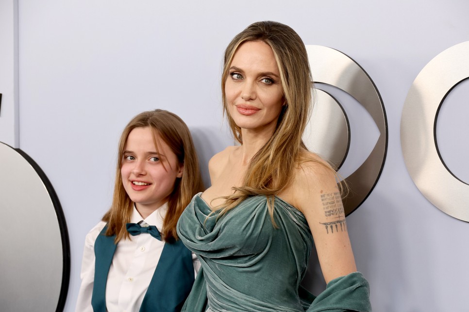 Testvéreihez hasonlóan Vivienne is nyilvánosan kiállt édesanyjuk, Angelina Jolie mellett