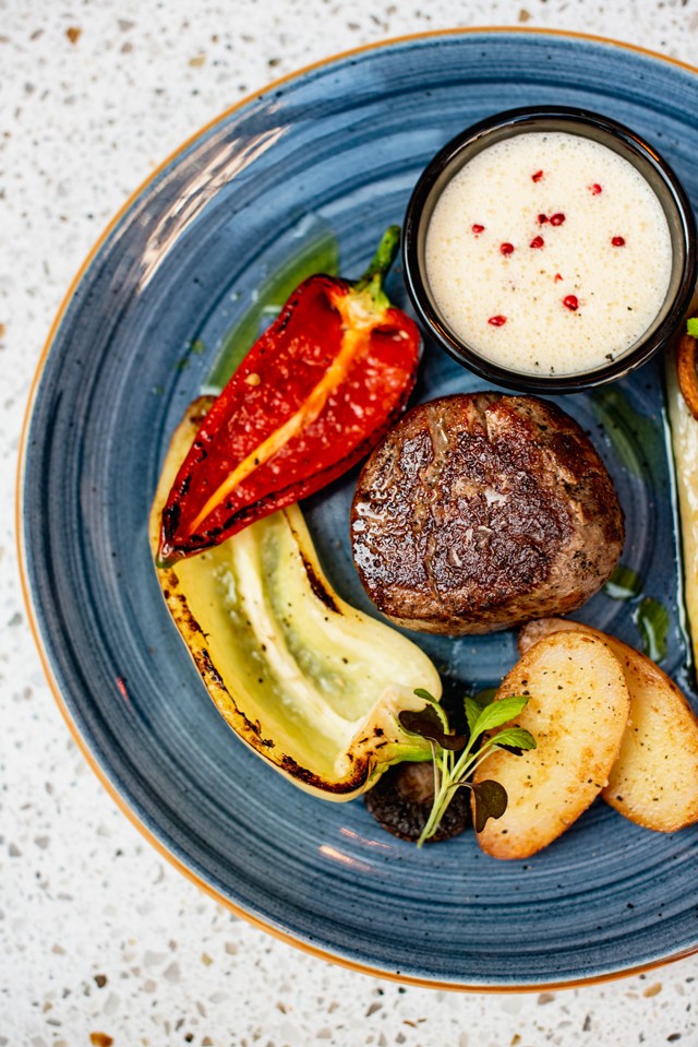 Bélszín Steak konfitált fokhagyma mártással