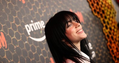 Billie Eilish új fotója tocsog a vérben - de mi történt?