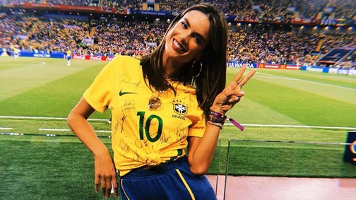 A brazil szupermodellek eléggé felforrósították a vébét