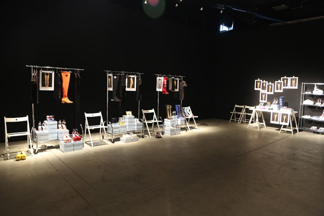 Chiara Ferragni újabb cipőkollekcióval jelentkezett a milánói divathéten