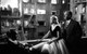 Grace Kelly és Jimmy Stewart Alfred Hitchcock rendezővel a Hátsó ablak forgatásán 1953 novemberében