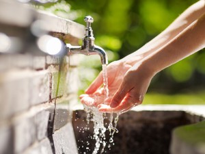 A hőségriadó szabályai: Mit igyunk és mit kerüljünk a kánikulában? 