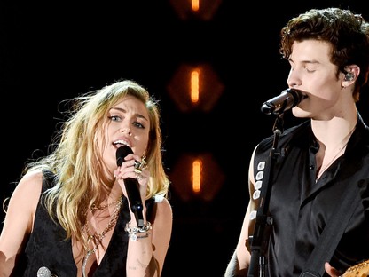 Libabőrös leszel: Miley Cyrus és Shawn Mendes produkciója egyszerűen zseniális volt a Grammy-n