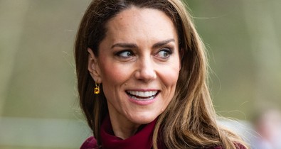 Katalin hercegné a ruháival üzen András volt herceg letartóztatása óta, nem véletlenül viselte azt, amit