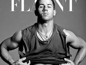 Nick Jonas magához nyúl a Flaunt magazinban