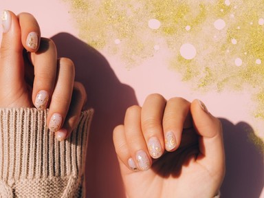 A rózsaszín körmök lettek az idei ünnepi szezon sztárjai, és nem véletlenül