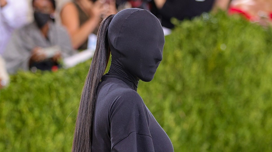 Kim Kardashian a 2021-es Met gálás szettjével minden vörös szőnyeges szabályt felülírt