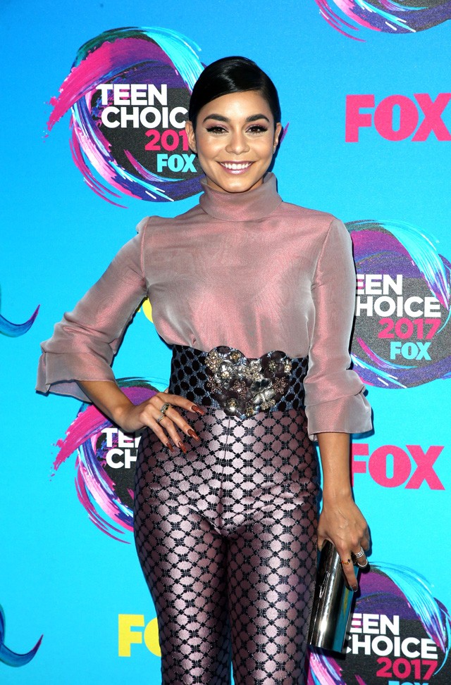 Ciki vagy cuki Vanessa Hudgens rikitó retro, tevepatás nadrágja?