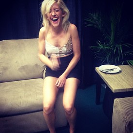 Mi is szeretnénk így nevetni, ahogy Ellie Goulding teszi. Vajon mit mondtak neki?