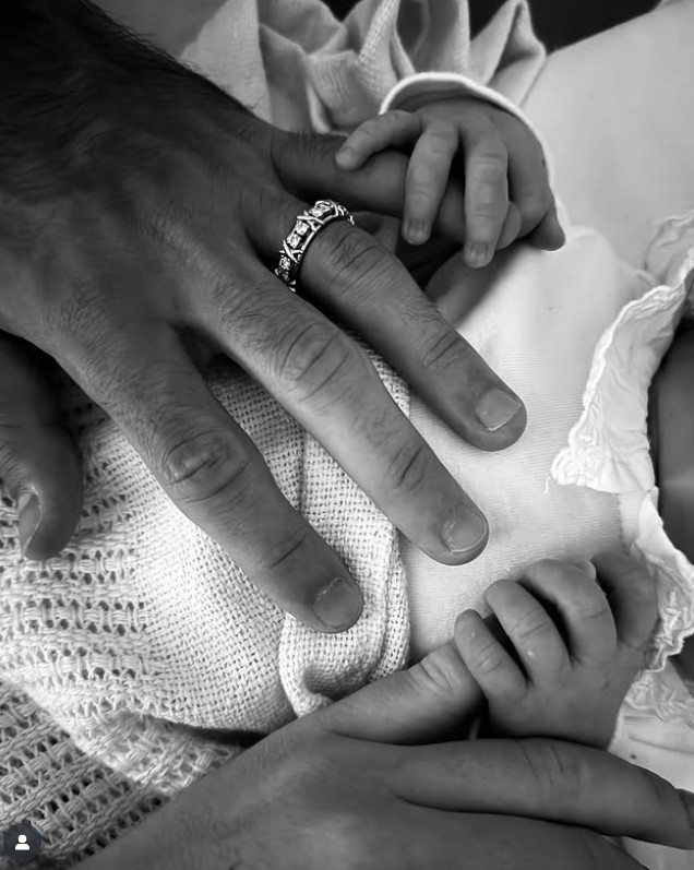 Szoboszlai Dominik gyönyörű fotóval jelentette be, hogy megszületett a kislánya