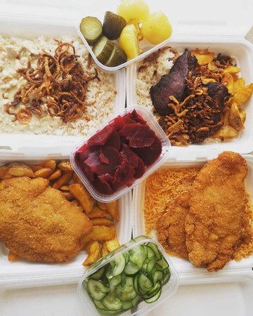 *Mermel étterem* Ma mi lesz a Mermel Munchodban? Magyar, afgán, indiai, olasz, vagy éppen görög étel? Változatos és laktató ételekkel vár a Mermel Étterem! Vélemény: Már többször ettem a Mermelben, csak jókat tudok mondani róla. Finomak az ételek, hatalmasak az adagok, kedves a személyzet és ár/érték arányban kiemelkedően jó a hely!