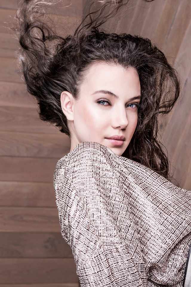 Exkluzív divatanyaggal dobjuk fel a napod!