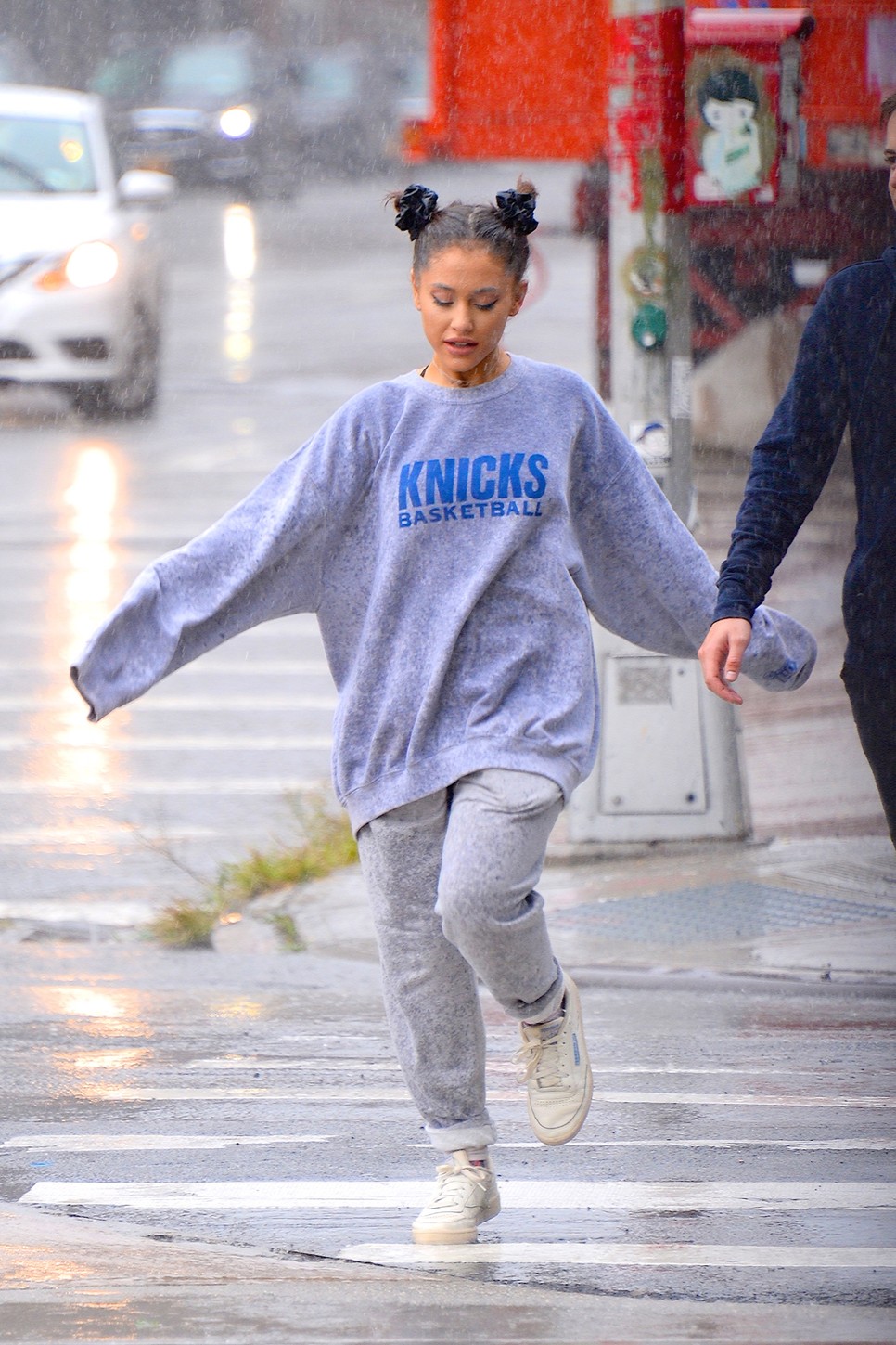 Inspirációk sztároktól, hogy mit viselj esős, őszi időben