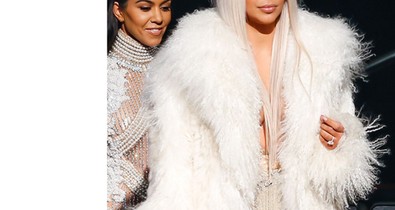 Megérkezett a Yeezy-3! Kim Kardashian jeges szőkén ünnepel