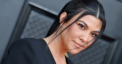 Kourtney Kardashian babát vár, és elképesztően vagányan jelentette be