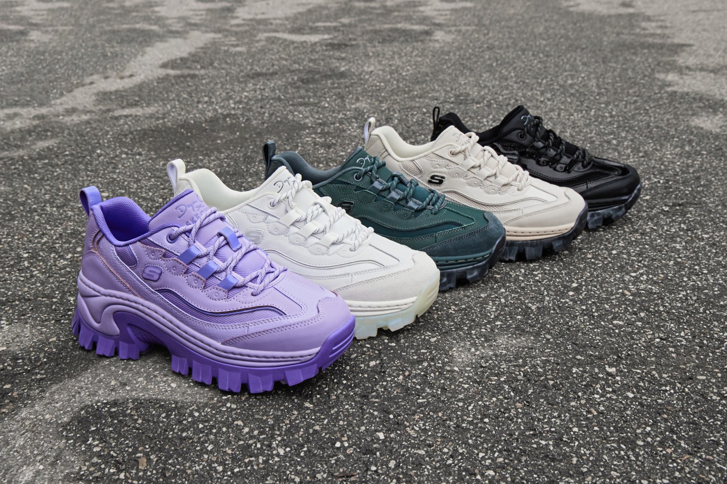 A vidám levendulaárnyalatú Doja'Lite kígyózó, dombornyomott prémium lakkbőrrel, elegáns hálós felsőrésszel és vaskos külső talppal készült, hogy segítsen mindig a legjobb formádat hozni.