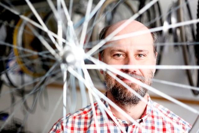 2 keréken csaknem 30 éve: A Hajtás Pajtás biciklis futárszolgálat egyik vezetőjével beszélgettünk