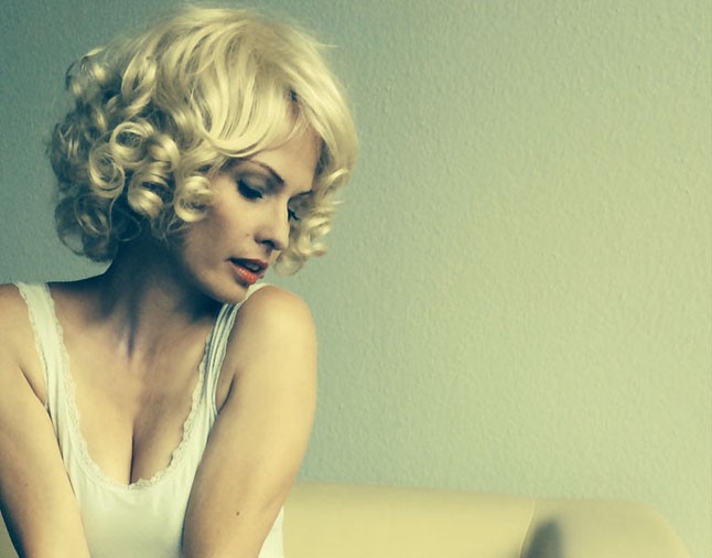 Wow, Dobó Kata gyönyörű Marilynként!